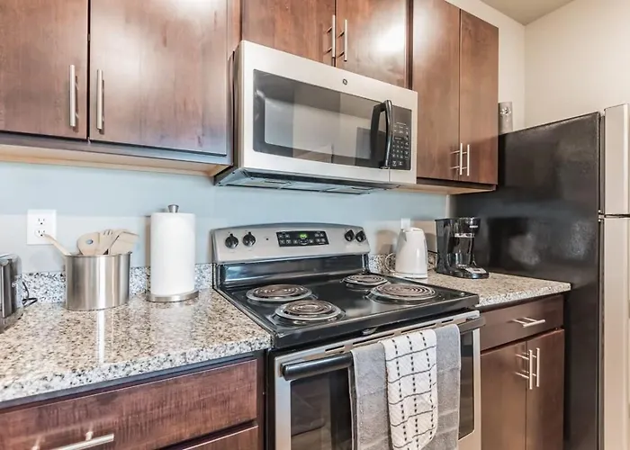 Spacious 2Br Suite Plus Patio Near Iowa State
