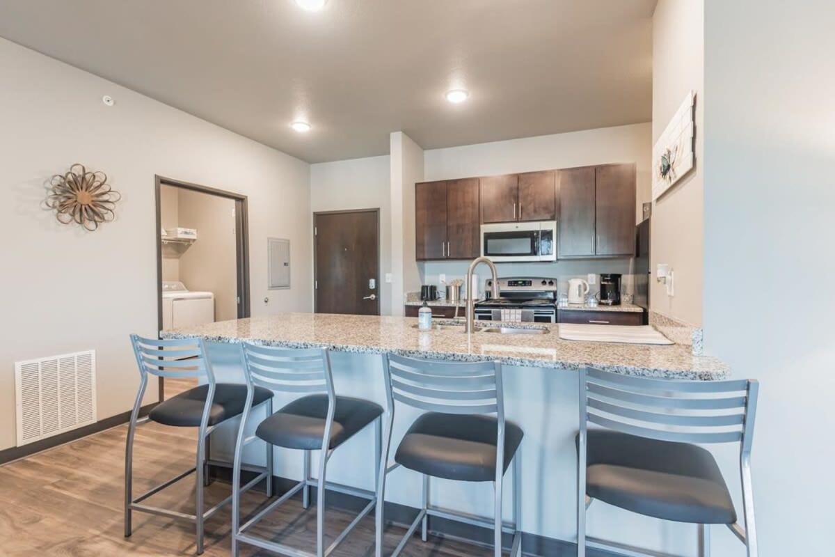 Spacious 2br Patio Near Iowa State *