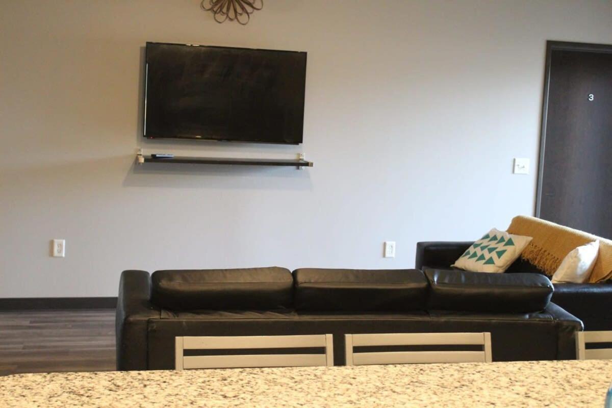 Spacious 2br Patio Near Iowa State